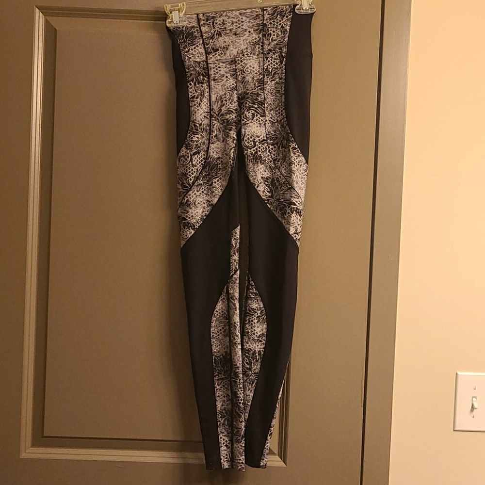 Lululemon In Movement Tight. NWOT